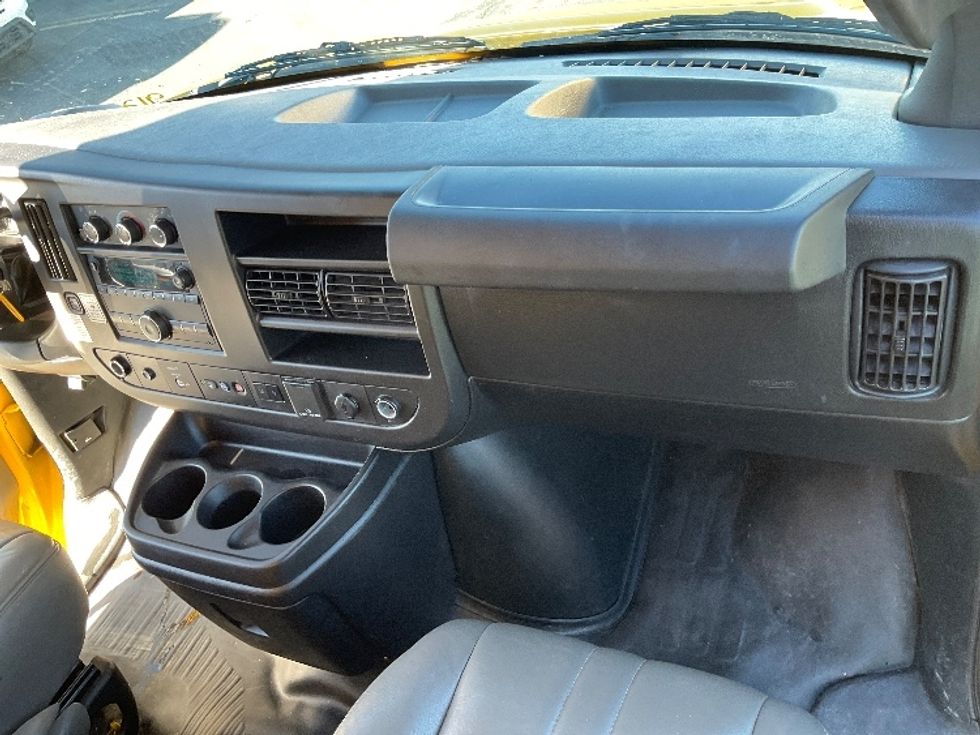 Light Duty Box Truck-Light and Medium Duty Trucks-GMC-2021-Savana G33503-El Paso-TX-114,089\n\t\tmiles-$ 26,250 - Image 18