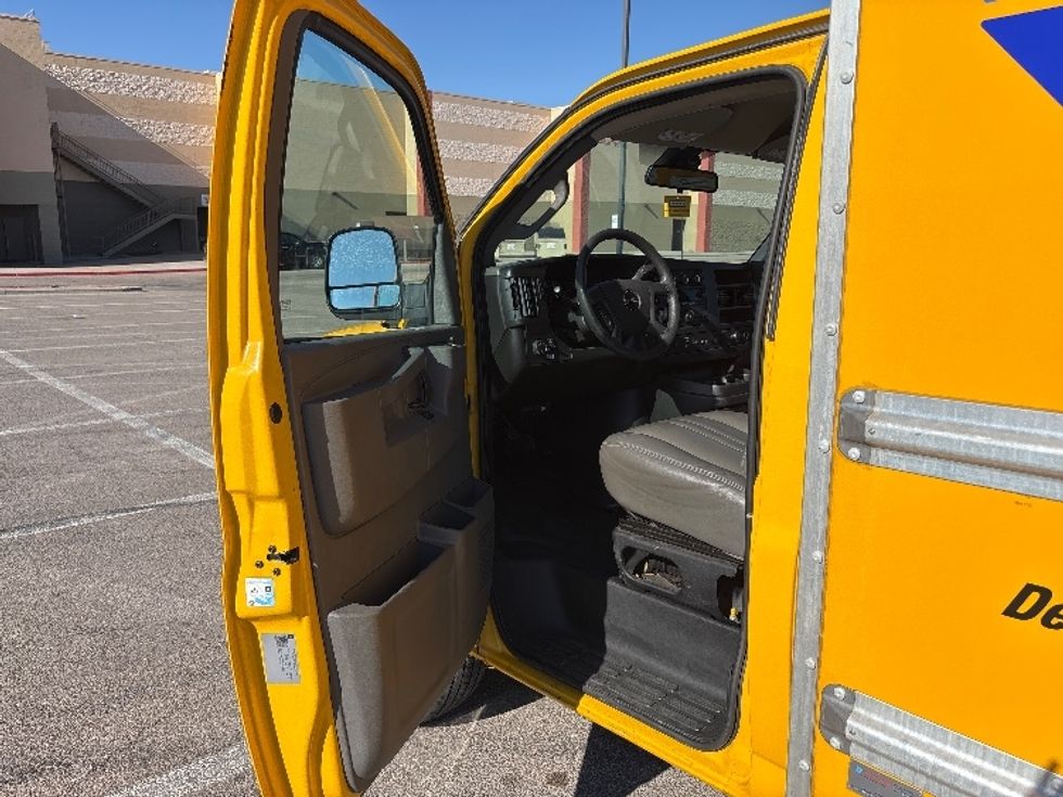 Light Duty Box Truck-Light and Medium Duty Trucks-GMC-2021-Savana G33503-El Paso-TX-114,834\n\t\tmiles-$ 25,000 - Image 14