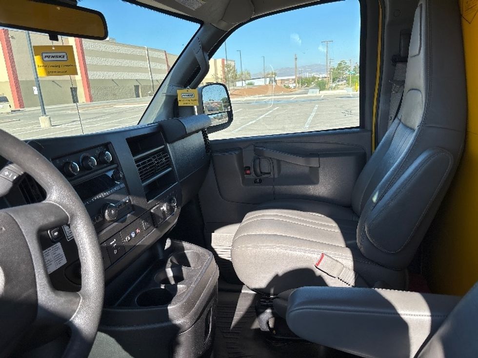 Light Duty Box Truck-Light and Medium Duty Trucks-GMC-2021-Savana G33503-El Paso-TX-114,834\n\t\tmiles-$ 25,000 - Image 17