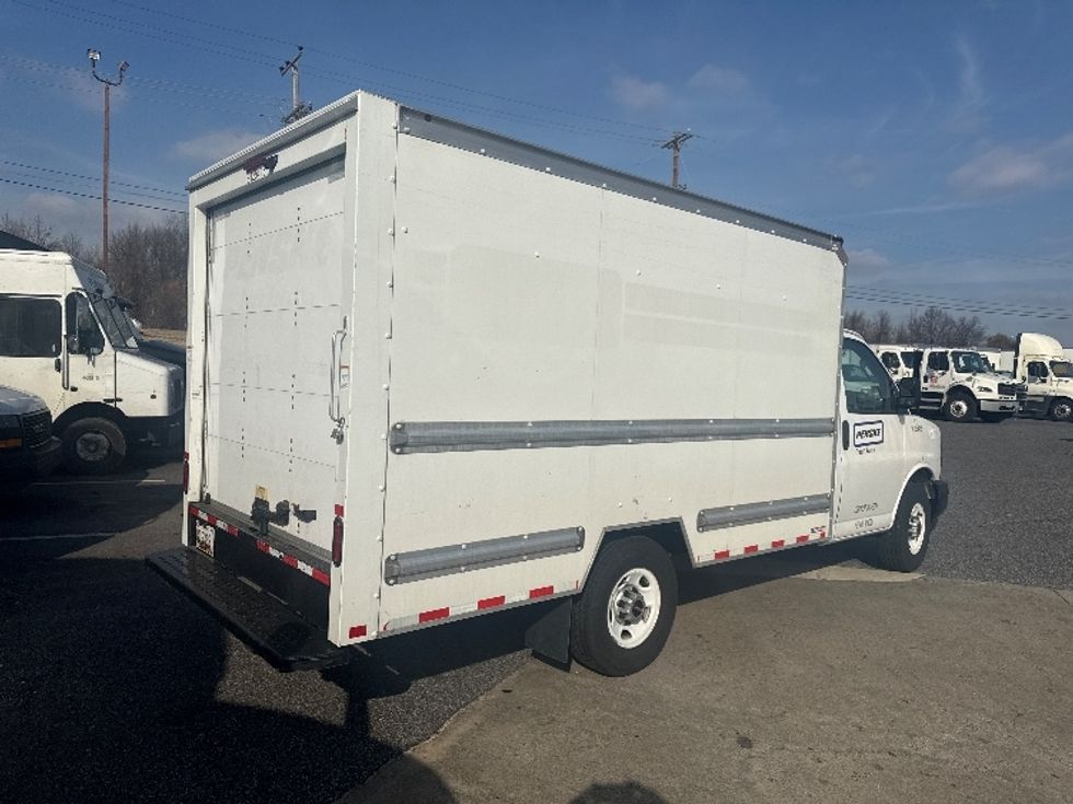 Light Duty Box Truck-Light and Medium Duty Trucks-GMC-2021-Savana G33503-Essex-MD-91,178\n\t\tmiles-$ 29,000 - Image 11