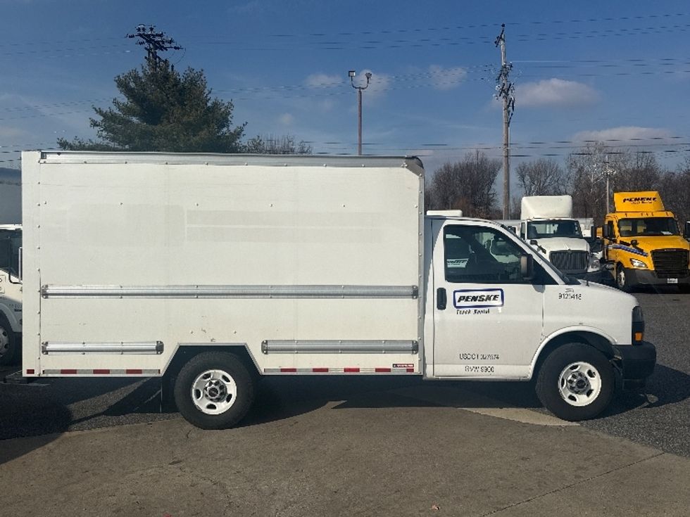 Light Duty Box Truck-Light and Medium Duty Trucks-GMC-2021-Savana G33503-Essex-MD-91,178\n\t\tmiles-$ 29,000 - Image 12