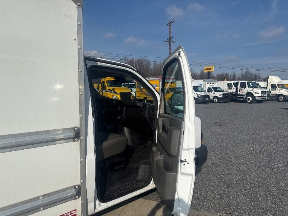 Light Duty Box Truck-Light and Medium Duty Trucks-GMC-2021-Savana G33503-Essex-MD-91,178\n\t\tmiles-$ 29,000 - Image 17