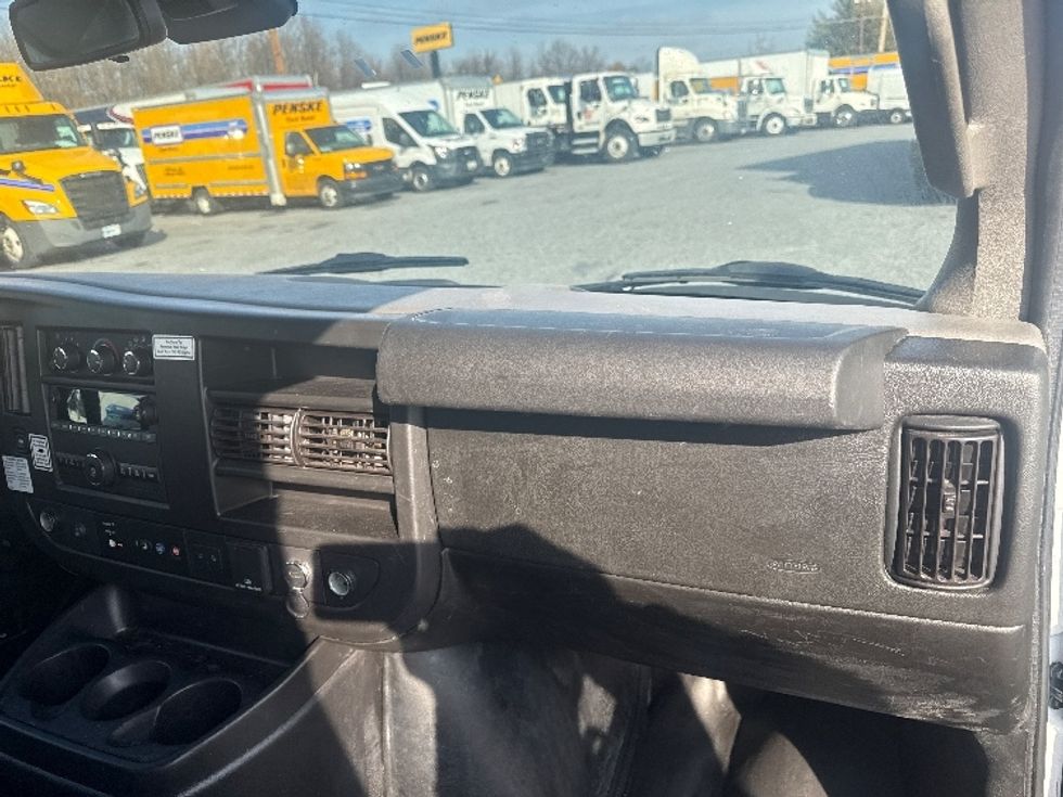 Light Duty Box Truck-Light and Medium Duty Trucks-GMC-2021-Savana G33503-Essex-MD-91,178\n\t\tmiles-$ 29,000 - Image 18