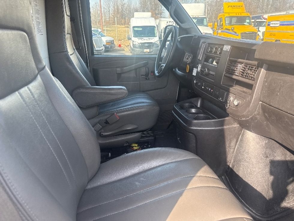 Light Duty Box Truck-Light and Medium Duty Trucks-GMC-2021-Savana G33503-Essex-MD-91,178\n\t\tmiles-$ 29,000 - Image 19