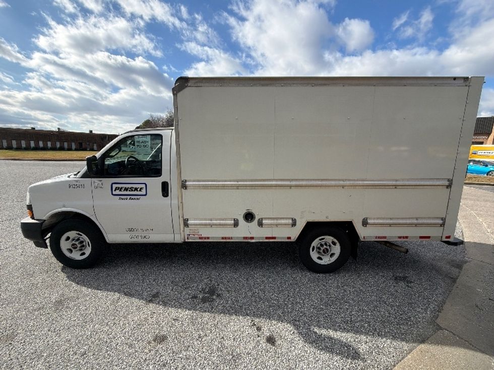 Light Duty Box Truck-Light and Medium Duty Trucks-GMC-2021-Savana G33503-Essex-MD-91,178\n\t\tmiles-$ 29,000 - Image 4