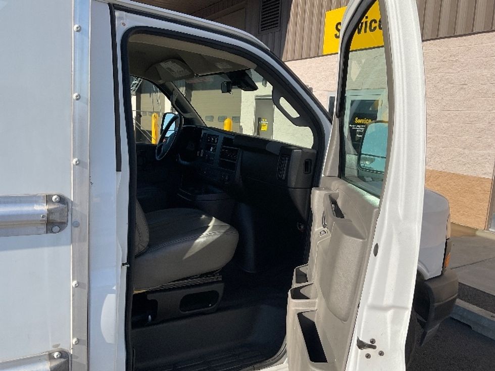 Light Duty Box Truck-Light and Medium Duty Trucks-GMC-2021-Savana G33503-Everett-WA-100,368\n\t\tmiles-$ 30,250 - Image 20