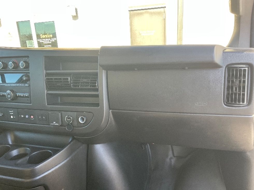 Light Duty Box Truck-Light and Medium Duty Trucks-GMC-2021-Savana G33503-Everett-WA-100,368\n\t\tmiles-$ 30,250 - Image 21