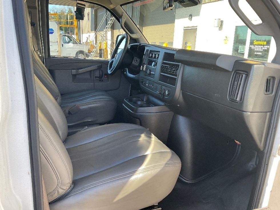 Light Duty Box Truck-Light and Medium Duty Trucks-GMC-2021-Savana G33503-Everett-WA-100,368\n\t\tmiles-$ 30,250 - Image 22