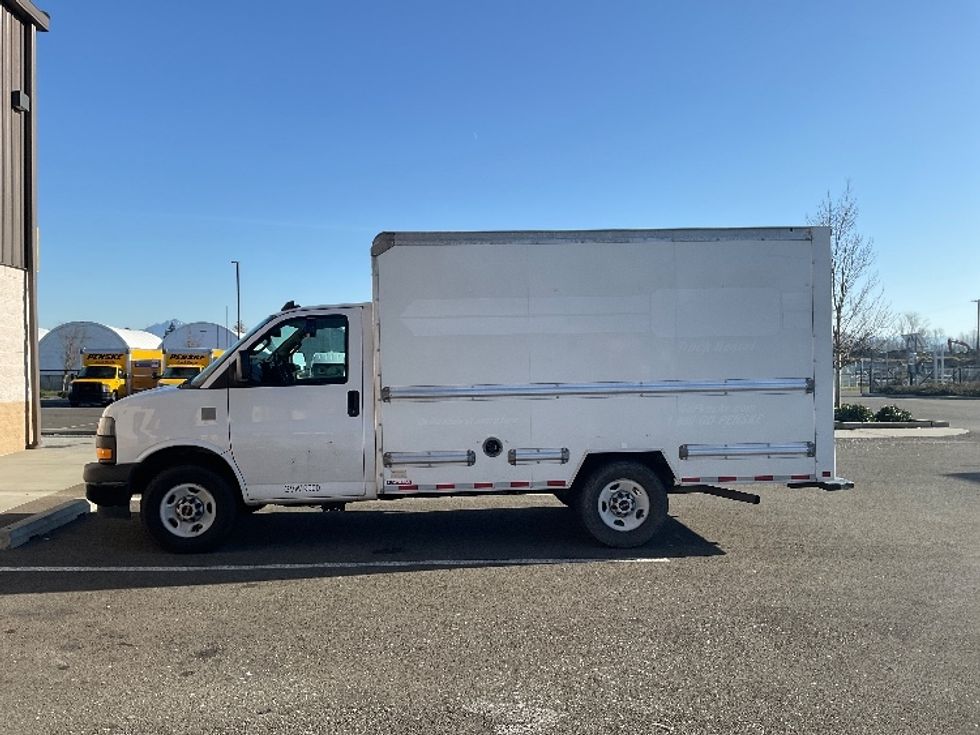 Light Duty Box Truck-Light and Medium Duty Trucks-GMC-2021-Savana G33503-Everett-WA-100,368\n\t\tmiles-$ 30,250 - Image 4