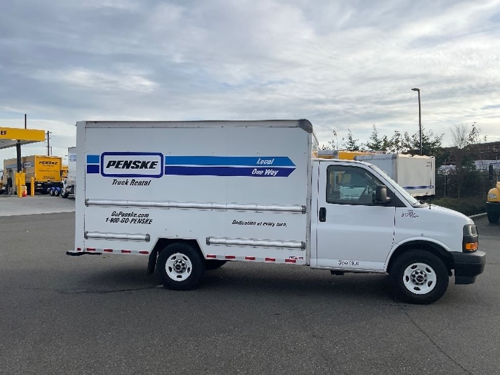 Light Duty Box Truck-Light and Medium Duty Trucks-GMC-2021-Savana G33503-Everett-WA-87,762\n\t\tmiles-$ 31,750 - Image 12