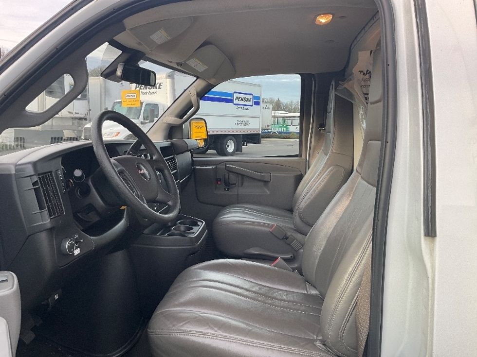 Light Duty Box Truck-Light and Medium Duty Trucks-GMC-2021-Savana G33503-Everett-WA-87,762\n\t\tmiles-$ 31,750 - Image 16