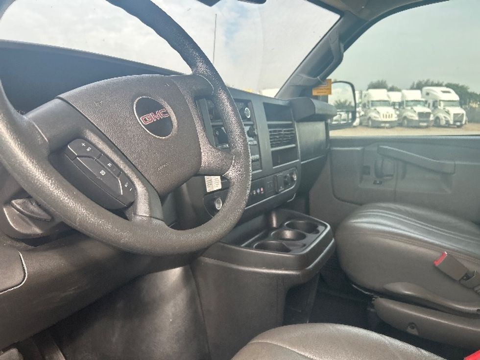 Light Duty Box Truck-Light and Medium Duty Trucks-GMC-2021-Savana G33503-Fontana-CA-101,998\n\t\tmiles-$ 27,250 - Image 17