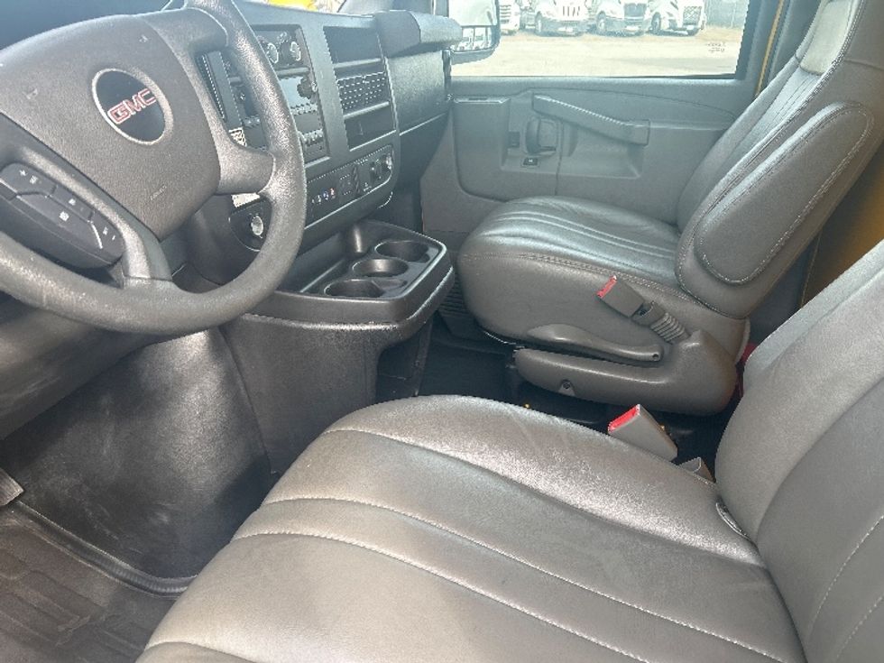 Light Duty Box Truck-Light and Medium Duty Trucks-GMC-2021-Savana G33503-Fontana-CA-101,998\n\t\tmiles-$ 27,250 - Image 19