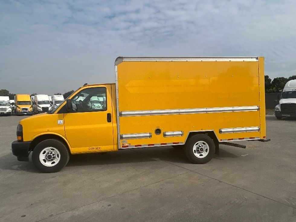 Light Duty Box Truck-Light and Medium Duty Trucks-GMC-2021-Savana G33503-Fontana-CA-101,998\n\t\tmiles-$ 27,250 - Image 4