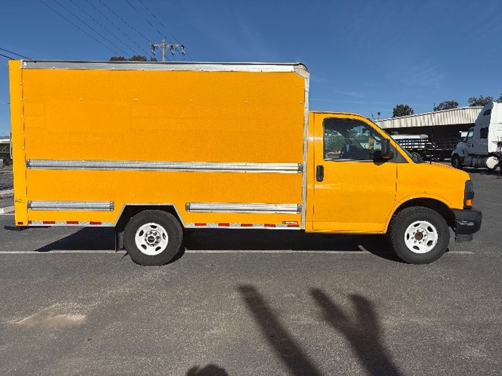 Light Duty Box Truck-Light and Medium Duty Trucks-GMC-2021-Savana G33503-Fontana-CA-103,063\n\t\tmiles-$ 27,250 - Image 13