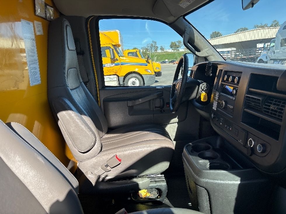 Light Duty Box Truck-Light and Medium Duty Trucks-GMC-2021-Savana G33503-Fontana-CA-103,063\n\t\tmiles-$ 27,250 - Image 20