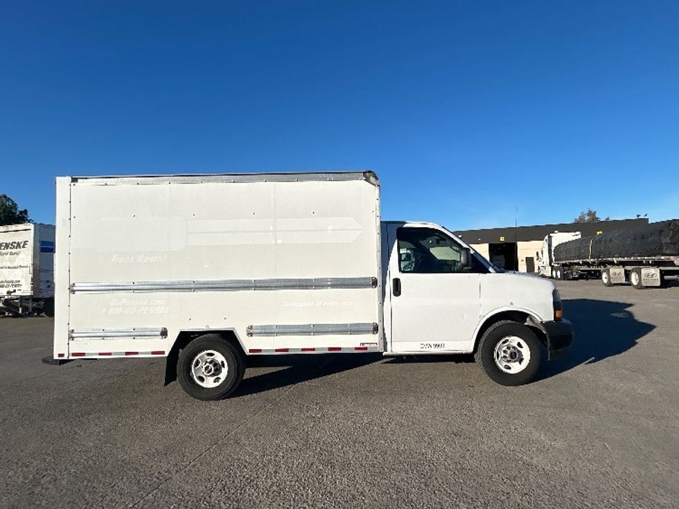 Light Duty Box Truck-Light and Medium Duty Trucks-GMC-2021-Savana G33503-Fontana-CA-106,247\n\t\tmiles-$ 29,500 - Image 15