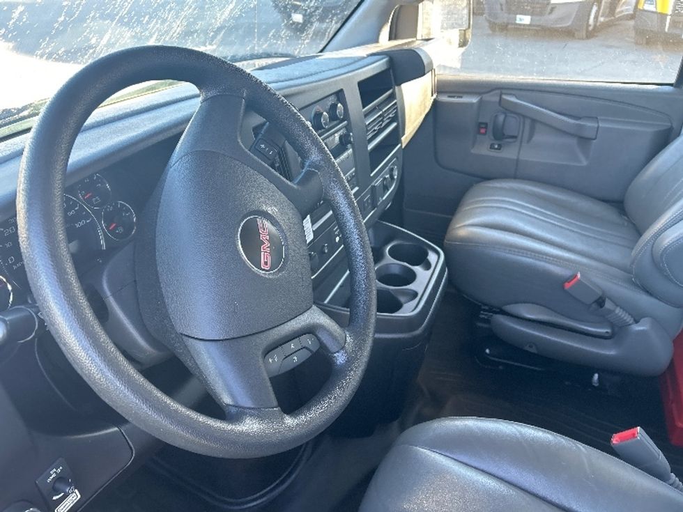 Light Duty Box Truck-Light and Medium Duty Trucks-GMC-2021-Savana G33503-Fontana-CA-106,247\n\t\tmiles-$ 29,500 - Image 17