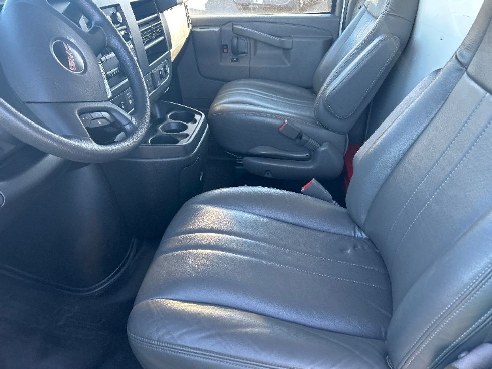 Light Duty Box Truck-Light and Medium Duty Trucks-GMC-2021-Savana G33503-Fontana-CA-106,247\n\t\tmiles-$ 29,500 - Image 19