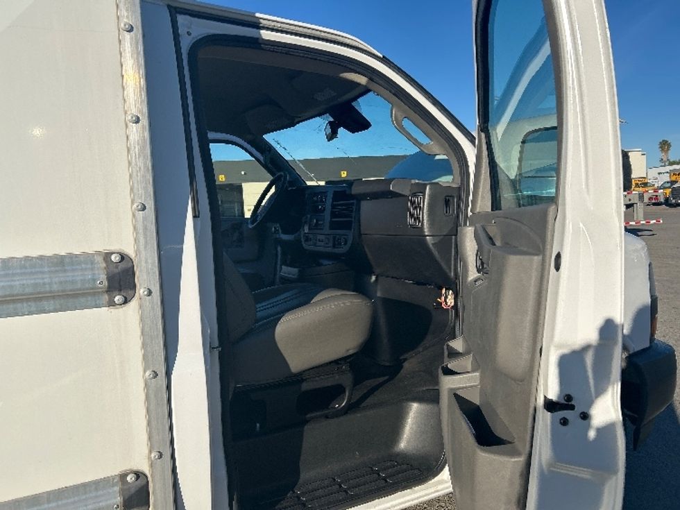 Light Duty Box Truck-Light and Medium Duty Trucks-GMC-2021-Savana G33503-Fontana-CA-106,247\n\t\tmiles-$ 29,500 - Image 20