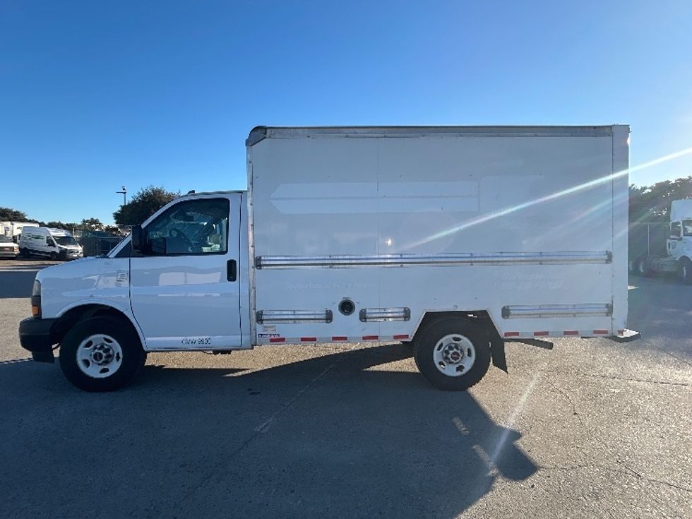 Light Duty Box Truck-Light and Medium Duty Trucks-GMC-2021-Savana G33503-Fontana-CA-106,247\n\t\tmiles-$ 29,500 - Image 4