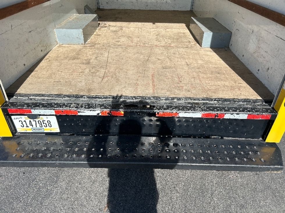 Light Duty Box Truck-Light and Medium Duty Trucks-GMC-2021-Savana G33503-Fontana-CA-106,785\n\t\tmiles-$ 26,750 - Image 10