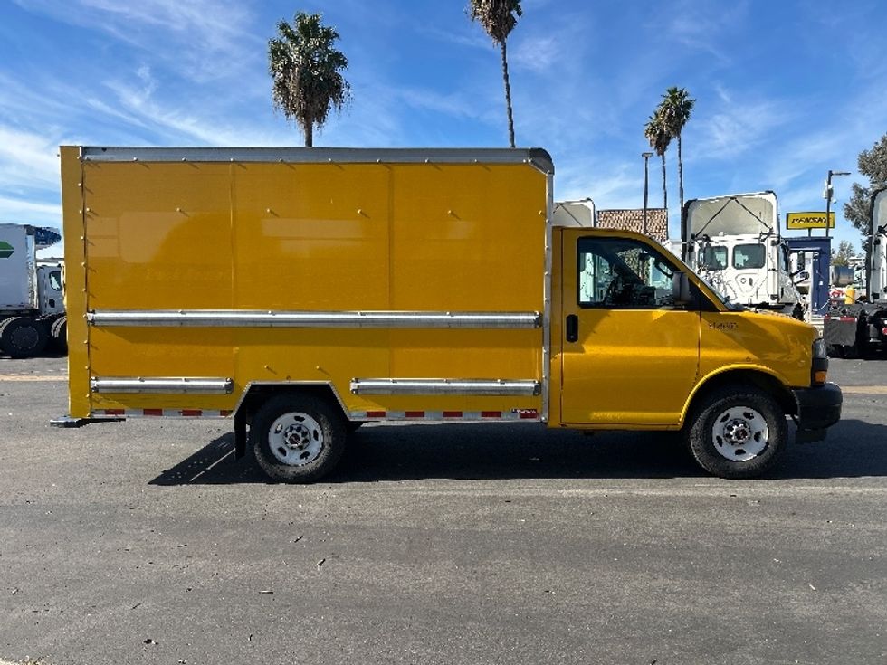 Light Duty Box Truck-Light and Medium Duty Trucks-GMC-2021-Savana G33503-Fontana-CA-106,785\n\t\tmiles-$ 26,750 - Image 15