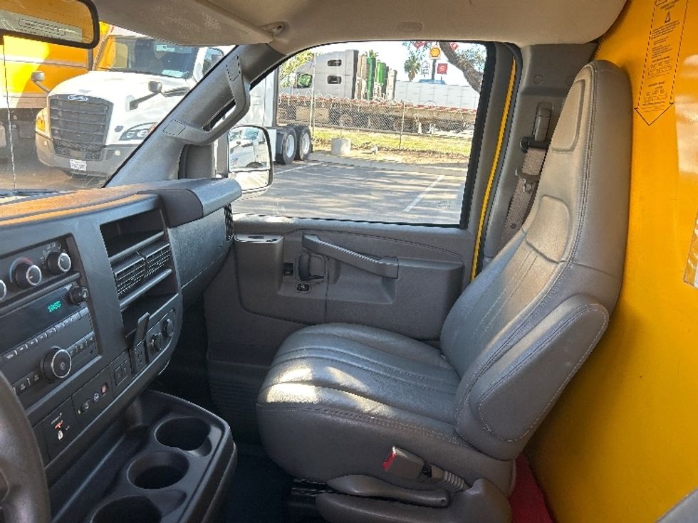 Light Duty Box Truck-Light and Medium Duty Trucks-GMC-2021-Savana G33503-Fontana-CA-106,785\n\t\tmiles-$ 26,750 - Image 19