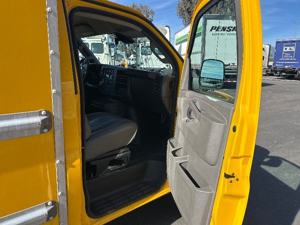 Light Duty Box Truck-Light and Medium Duty Trucks-GMC-2021-Savana G33503-Fontana-CA-106,785\n\t\tmiles-$ 26,750 - Image 20
