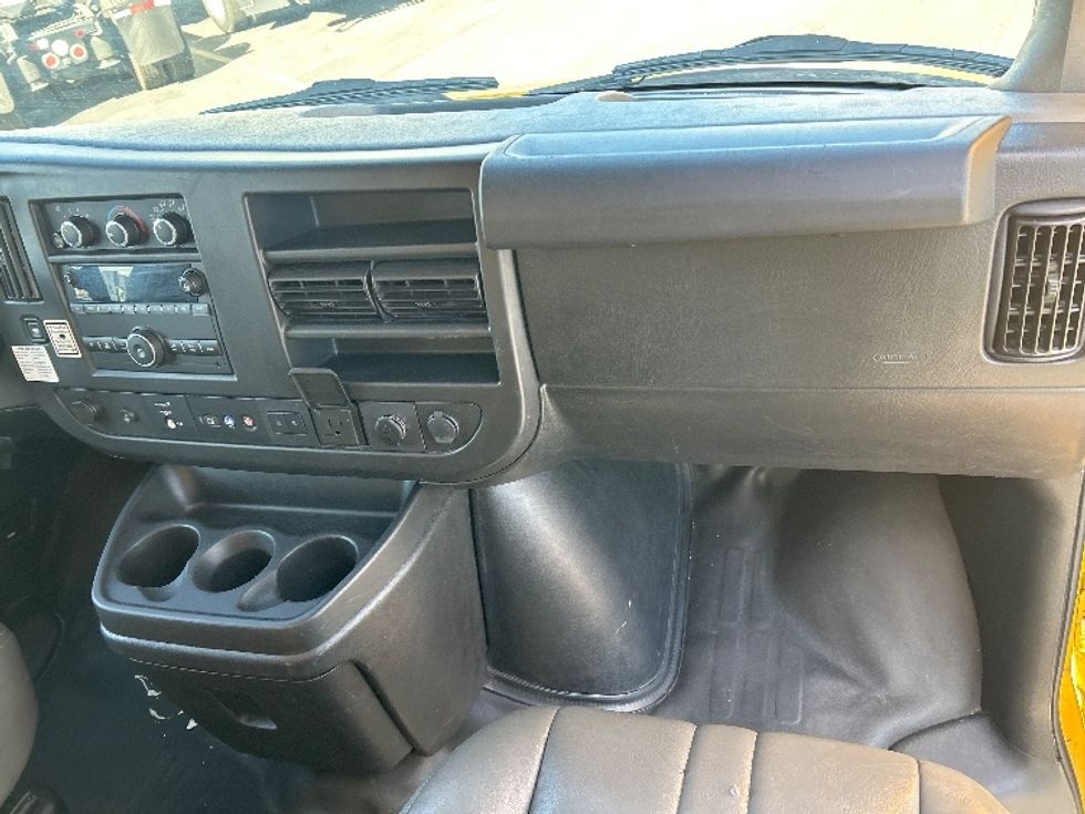 Light Duty Box Truck-Light and Medium Duty Trucks-GMC-2021-Savana G33503-Fontana-CA-106,785\n\t\tmiles-$ 26,750 - Image 21