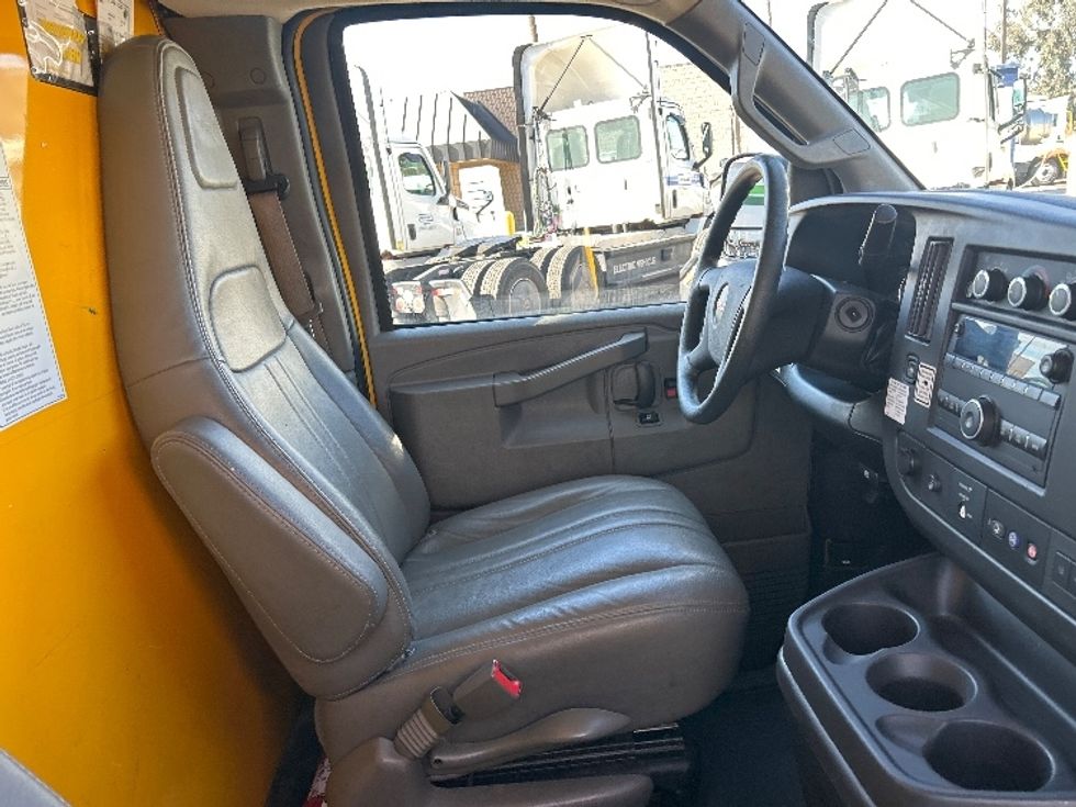 Light Duty Box Truck-Light and Medium Duty Trucks-GMC-2021-Savana G33503-Fontana-CA-106,785\n\t\tmiles-$ 26,750 - Image 22