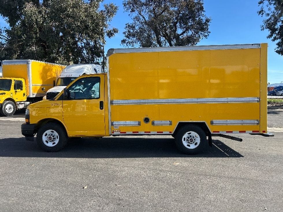 Light Duty Box Truck-Light and Medium Duty Trucks-GMC-2021-Savana G33503-Fontana-CA-106,785\n\t\tmiles-$ 26,750 - Image 4