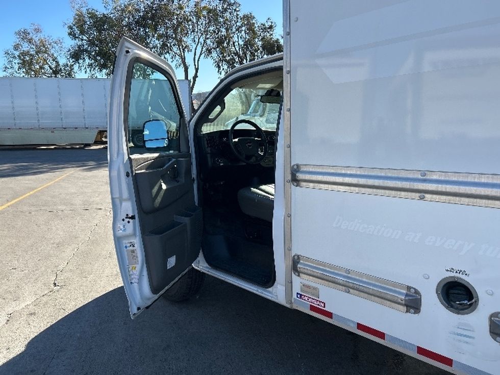 Light Duty Box Truck-Light and Medium Duty Trucks-GMC-2021-Savana G33503-Fontana-CA-107,986\n\t\tmiles-$ 29,250 - Image 14