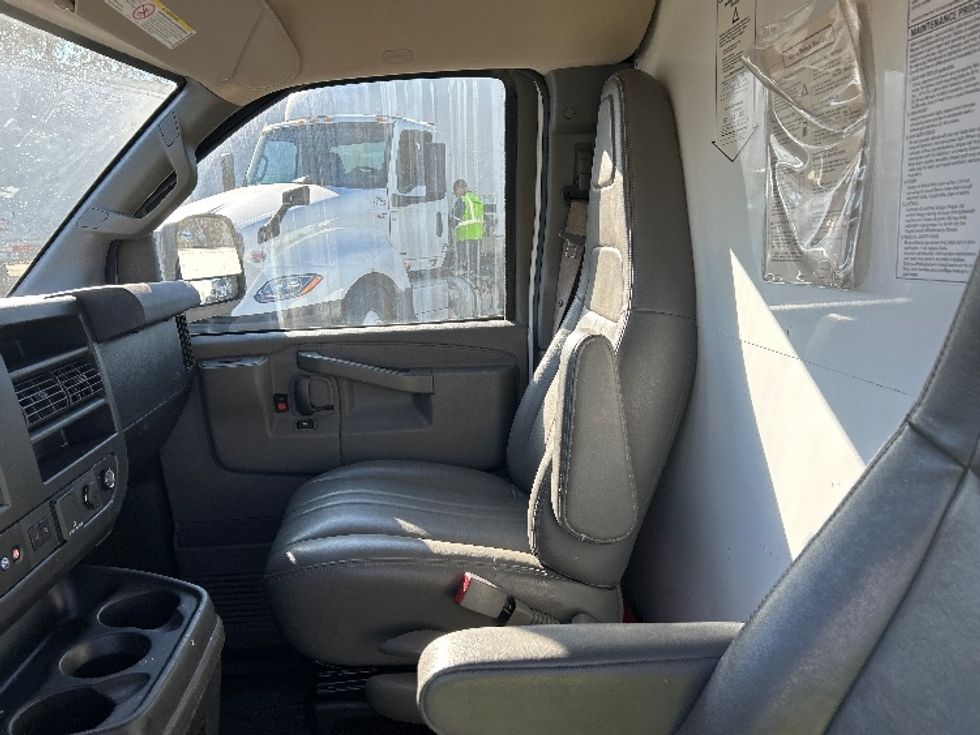 Light Duty Box Truck-Light and Medium Duty Trucks-GMC-2021-Savana G33503-Fontana-CA-107,986\n\t\tmiles-$ 29,250 - Image 17