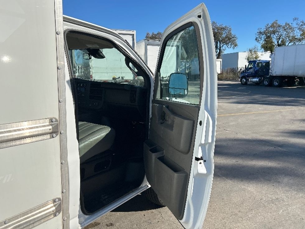 Light Duty Box Truck-Light and Medium Duty Trucks-GMC-2021-Savana G33503-Fontana-CA-107,986\n\t\tmiles-$ 29,250 - Image 18