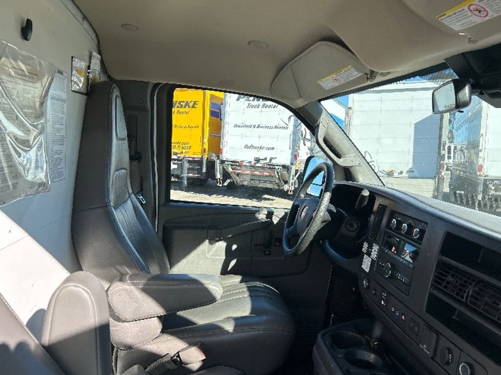 Light Duty Box Truck-Light and Medium Duty Trucks-GMC-2021-Savana G33503-Fontana-CA-107,986\n\t\tmiles-$ 29,250 - Image 19