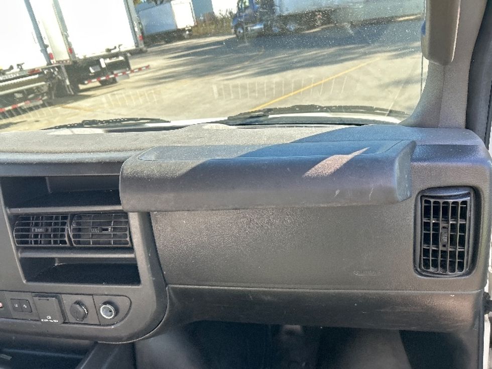 Light Duty Box Truck-Light and Medium Duty Trucks-GMC-2021-Savana G33503-Fontana-CA-107,986\n\t\tmiles-$ 29,250 - Image 20