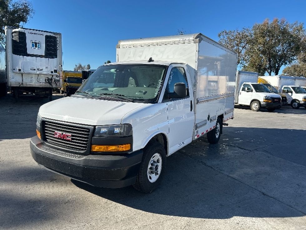 Light Duty Box Truck-Light and Medium Duty Trucks-GMC-2021-Savana G33503-Fontana-CA-107,986\n\t\tmiles-$ 29,250 - Image 3