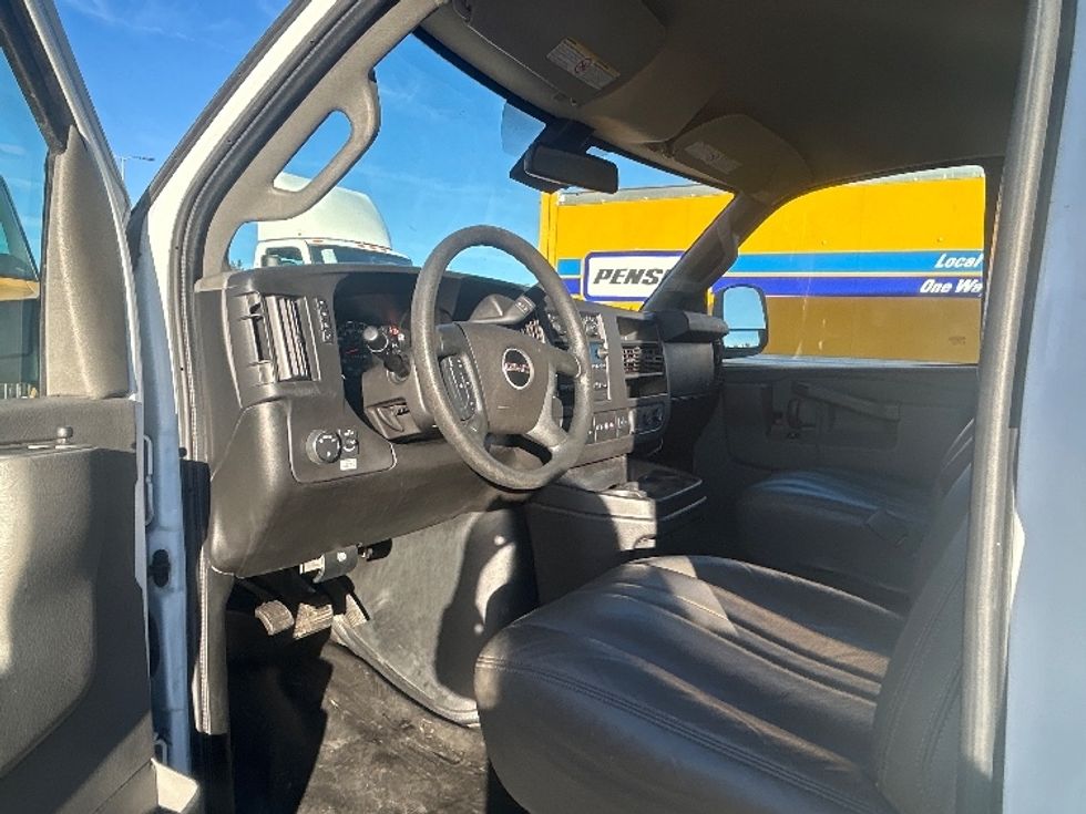 Light Duty Box Truck-Light and Medium Duty Trucks-GMC-2021-Savana G33503-Fontana-CA-109,152\n\t\tmiles-$ 29,000 - Image 15