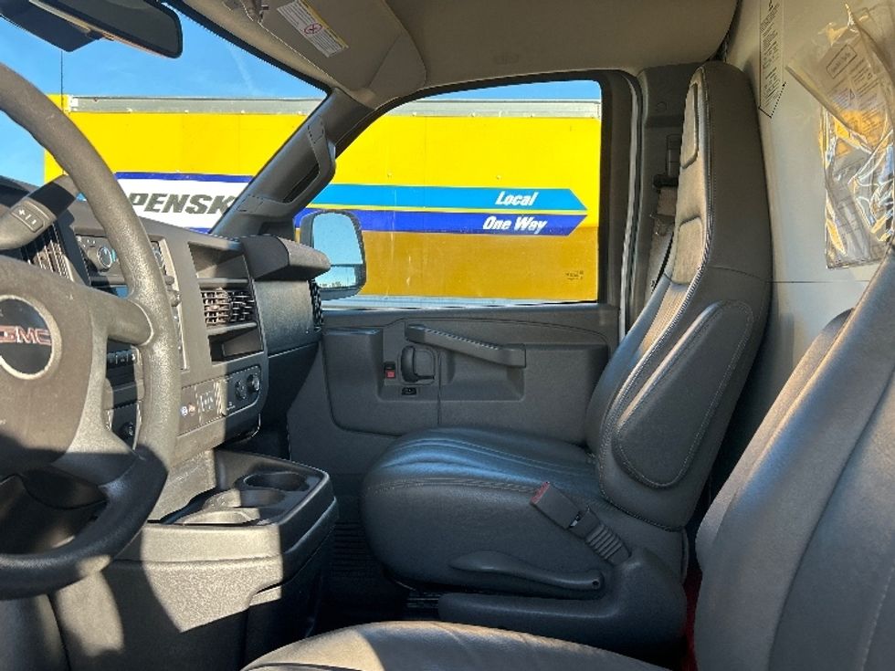 Light Duty Box Truck-Light and Medium Duty Trucks-GMC-2021-Savana G33503-Fontana-CA-109,152\n\t\tmiles-$ 29,000 - Image 18