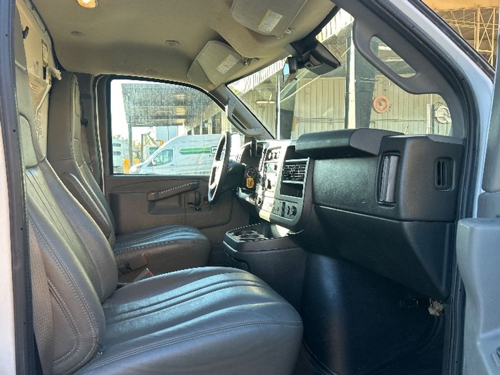 Light Duty Box Truck-Light and Medium Duty Trucks-GMC-2021-Savana G33503-Fontana-CA-109,152\n\t\tmiles-$ 29,000 - Image 19