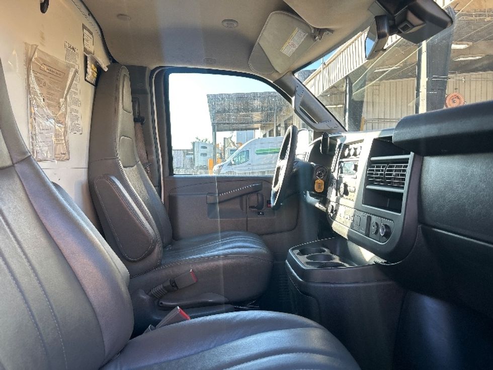 Light Duty Box Truck-Light and Medium Duty Trucks-GMC-2021-Savana G33503-Fontana-CA-109,152\n\t\tmiles-$ 29,000 - Image 21