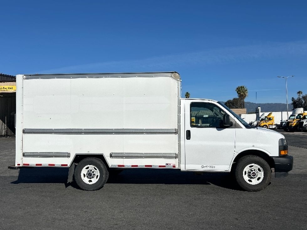 Light Duty Box Truck-Light and Medium Duty Trucks-GMC-2021-Savana G33503-Fontana-CA-113,305\n\t\tmiles-$ 28,500 - Image 15