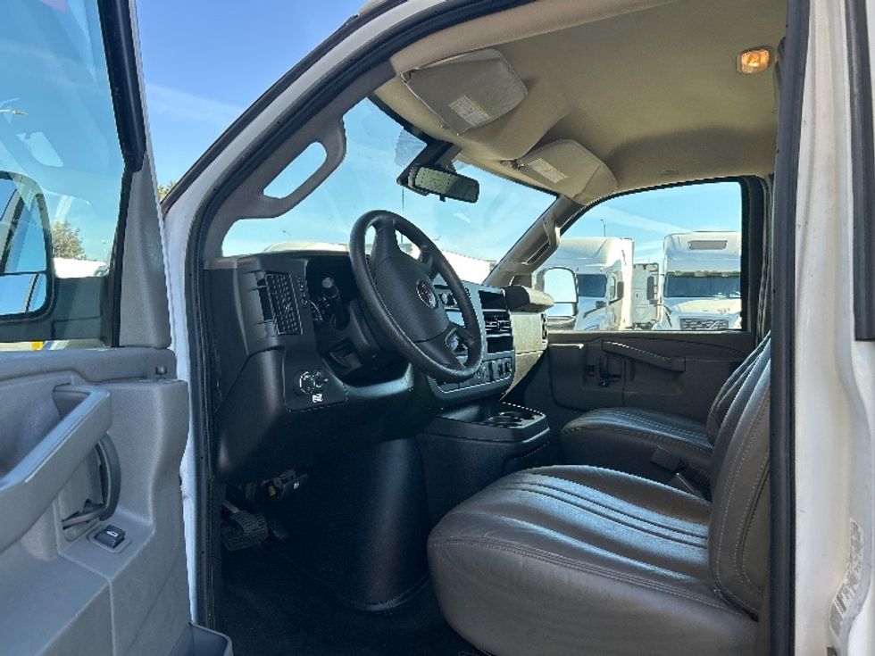 Light Duty Box Truck-Light and Medium Duty Trucks-GMC-2021-Savana G33503-Fontana-CA-113,305\n\t\tmiles-$ 28,500 - Image 16