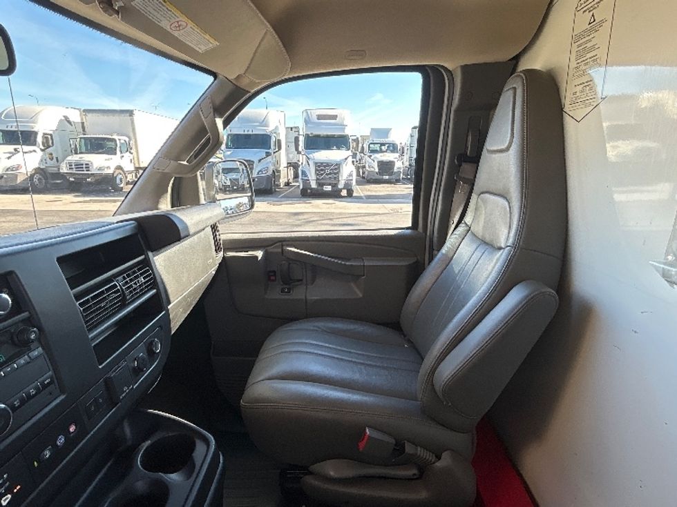 Light Duty Box Truck-Light and Medium Duty Trucks-GMC-2021-Savana G33503-Fontana-CA-113,305\n\t\tmiles-$ 28,500 - Image 19