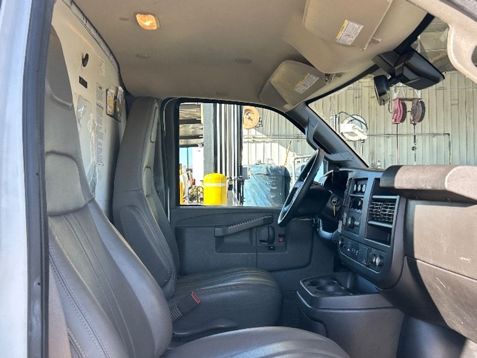 Light Duty Box Truck-Light and Medium Duty Trucks-GMC-2021-Savana G33503-Fontana-CA-113,305\n\t\tmiles-$ 28,500 - Image 20