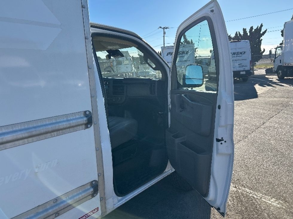 Light Duty Box Truck-Light and Medium Duty Trucks-GMC-2021-Savana G33503-Fontana-CA-113,924\n\t\tmiles-$ 28,500 - Image 19