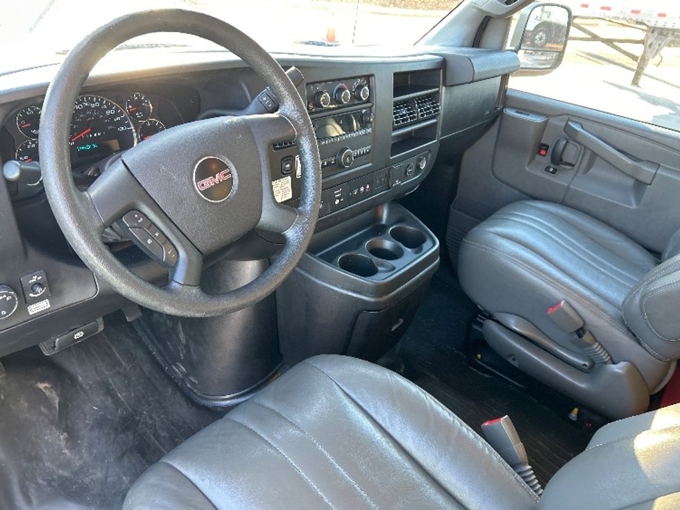 Light Duty Box Truck-Light and Medium Duty Trucks-GMC-2021-Savana G33503-Fontana-CA-114,627\n\t\tmiles-$ 25,750 - Image 17