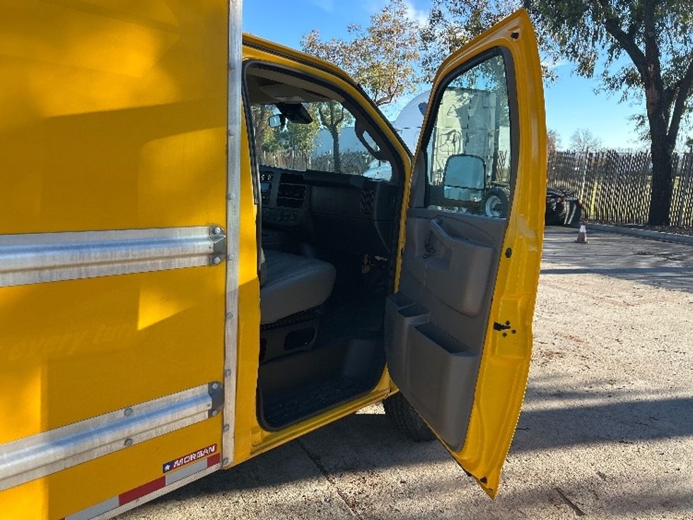 Light Duty Box Truck-Light and Medium Duty Trucks-GMC-2021-Savana G33503-Fontana-CA-114,627\n\t\tmiles-$ 25,750 - Image 20