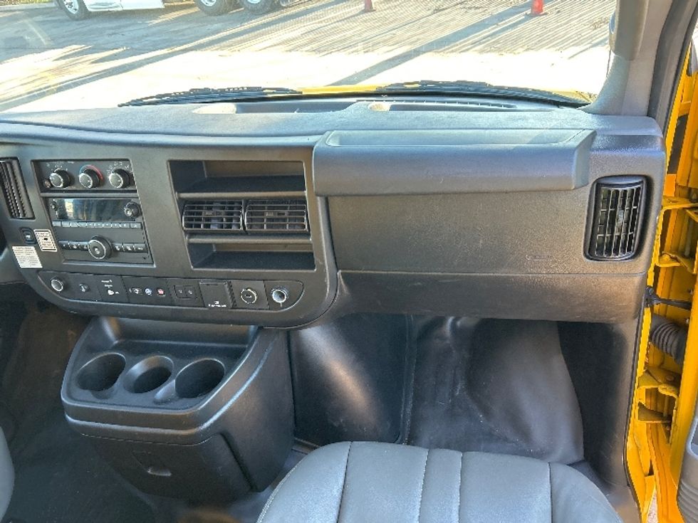 Light Duty Box Truck-Light and Medium Duty Trucks-GMC-2021-Savana G33503-Fontana-CA-114,627\n\t\tmiles-$ 25,750 - Image 21